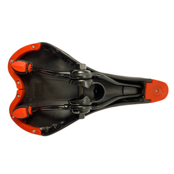 Сідло спортивне вузьке чорно-біле червоне Hengchi 62Е