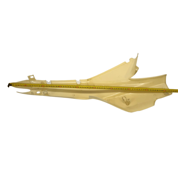 Пластик бічний правий під бардачок під фарбування Alphamoto Romeo