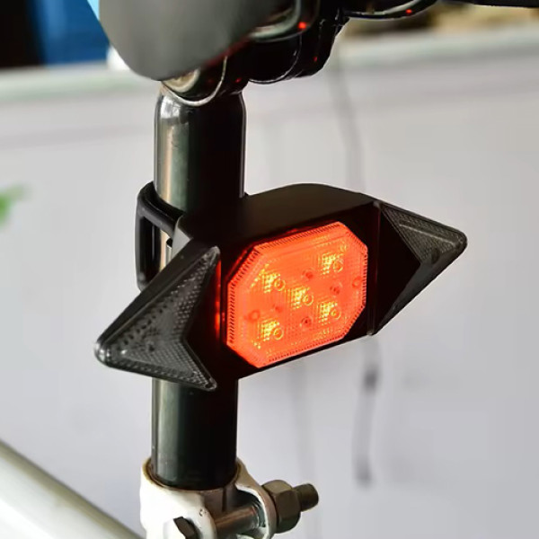 Велоліхтар із покажчиком поворотів червоний жовтий синій водонепроникний ЗУ microUSB Li-Ion акумулятор пульт керування LY-6700