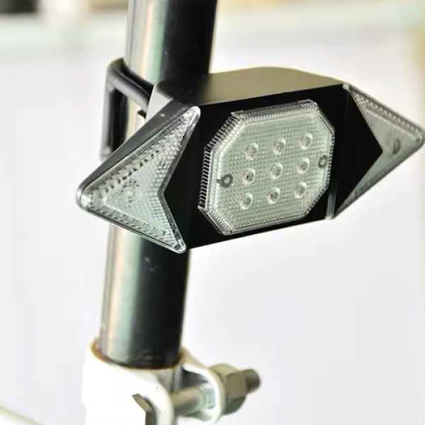 Велоліхтар із покажчиком поворотів червоний жовтий синій водонепроникний ЗУ microUSB Li-Ion акумулятор пульт керування LY-6700